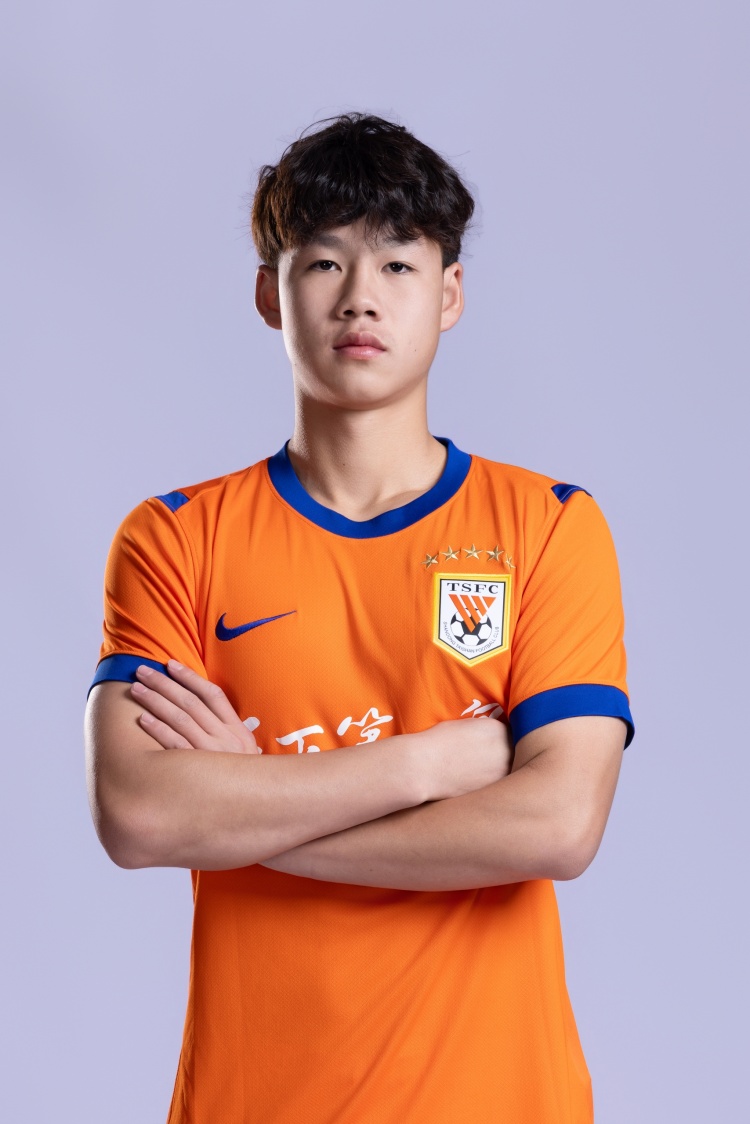MK体育官方入口-U17国足队长李钧鹏代表泰山B队登场，完成个人中乙联赛首秀